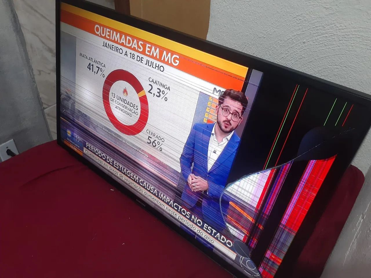 Tv Samsung smart 40 polegadas,tela quebrada! Aceito proposta  - Foto 3