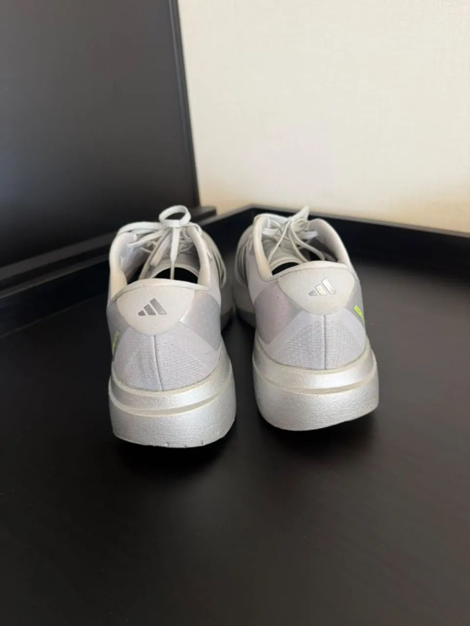 Tenis adidas evo sl - Foto 5