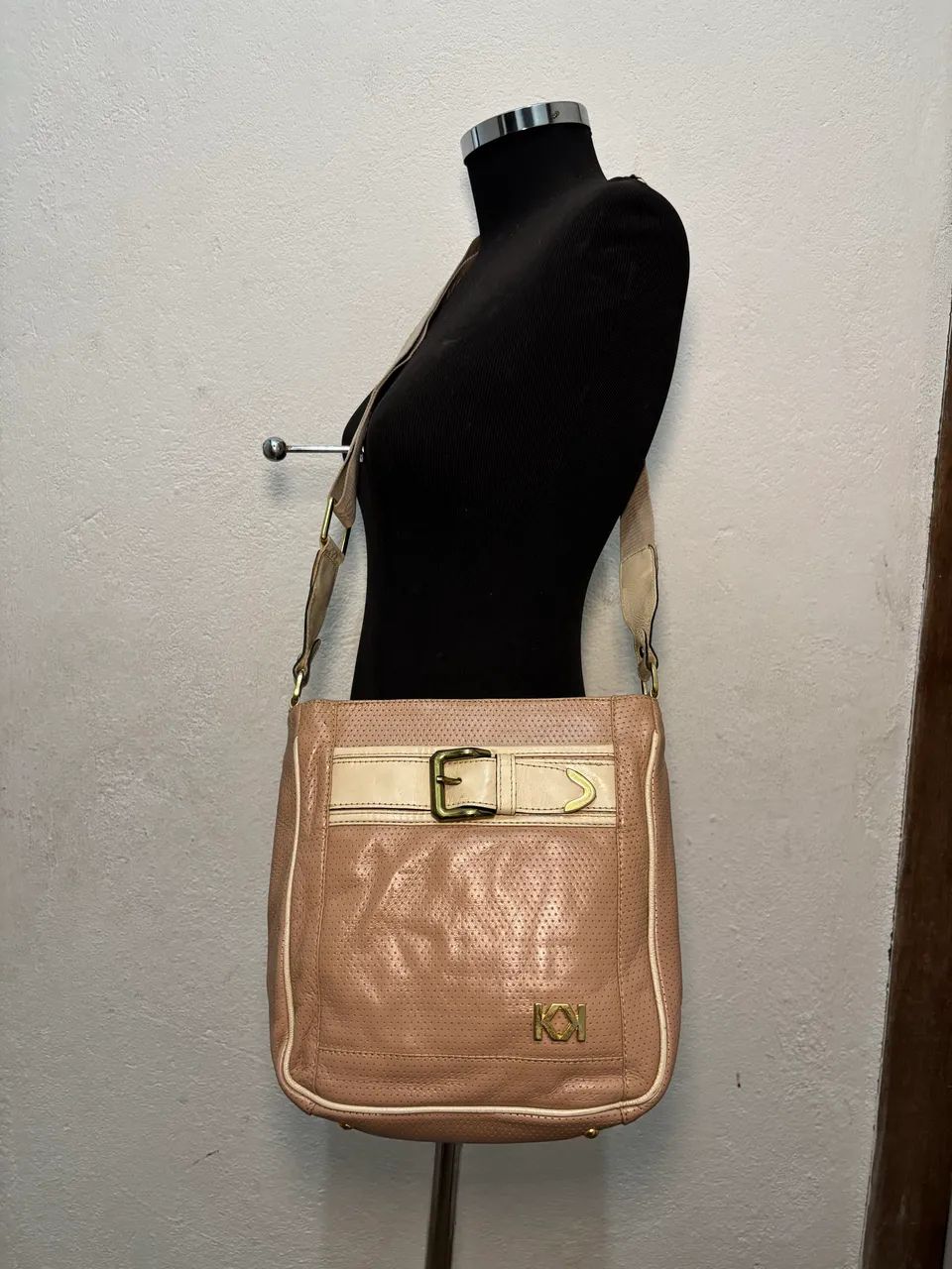 Bolsa TransversalFeminina em  Couro Legítimo - Bege  - Foto 2