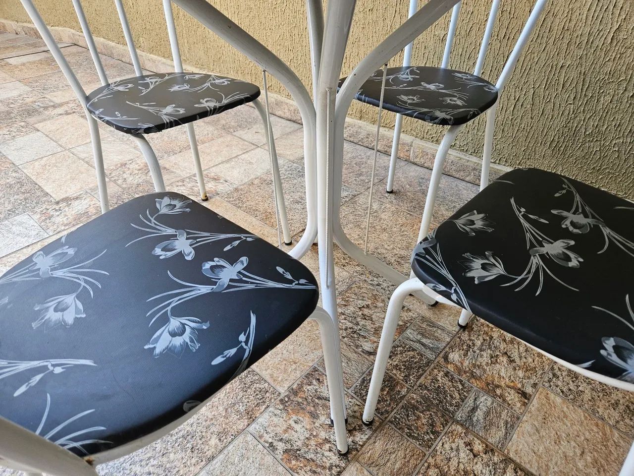 Mesa com 4 cadeiras, Entrego também!! - Foto 4