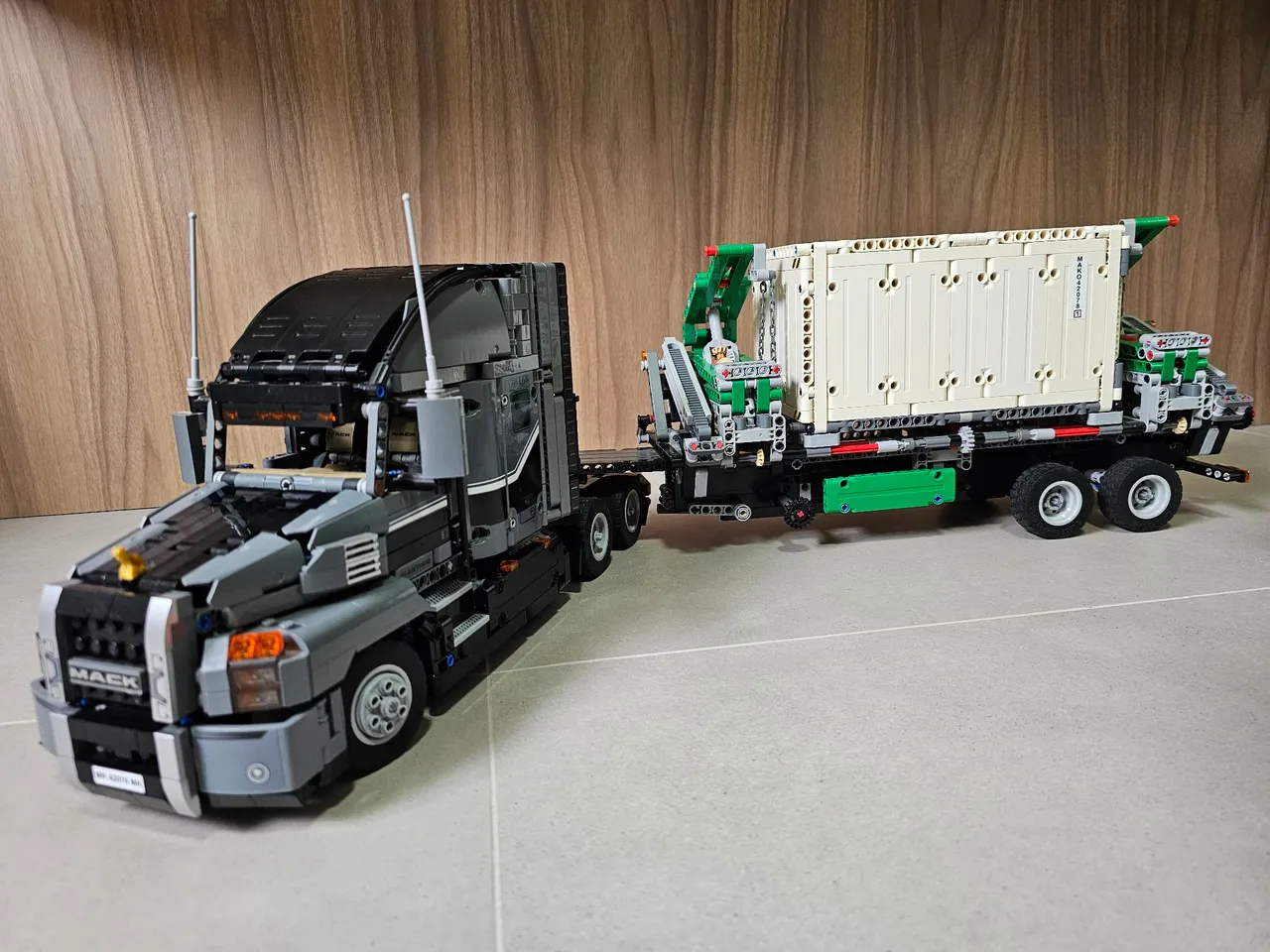 Lego technic 42053 - Volvo EW160E - Hobbies e coleções - Chácaras