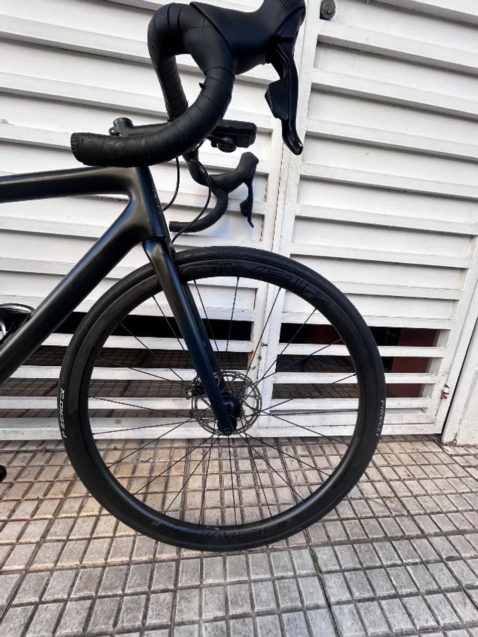 Bicicleta Specialized Aethos Comp + upgrade roda e potencia - Foto 4