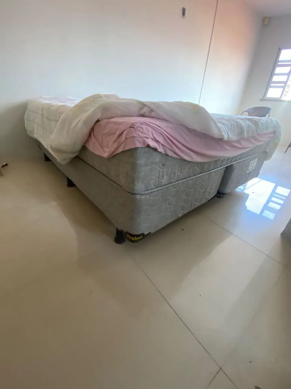 Cama, cabeceira e quadrinhos decorativos ! - Foto 2