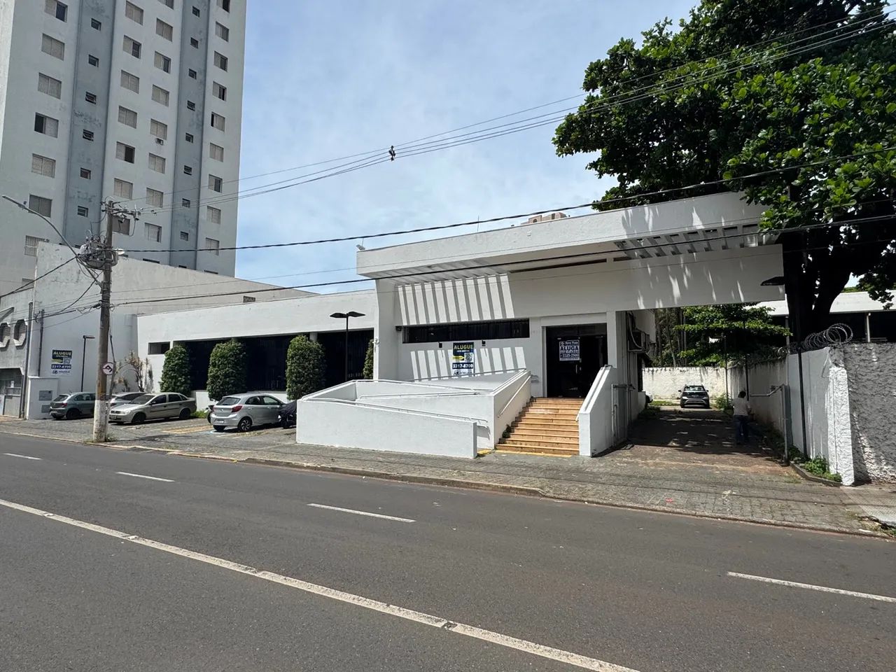 Imóvel comercial com 35m frente e 18 vagas