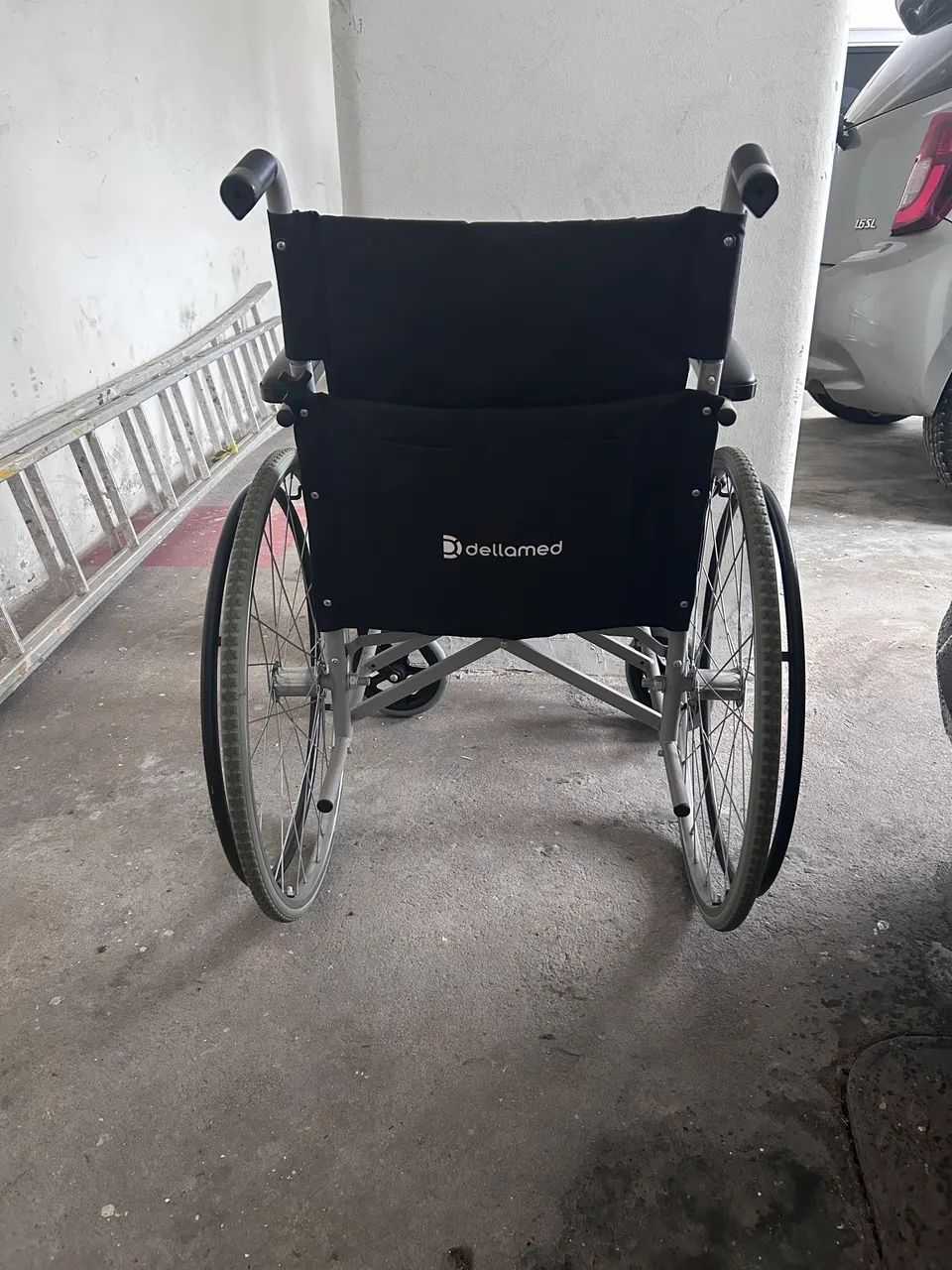 Vendo Cadeira de Rodas - Foto 3