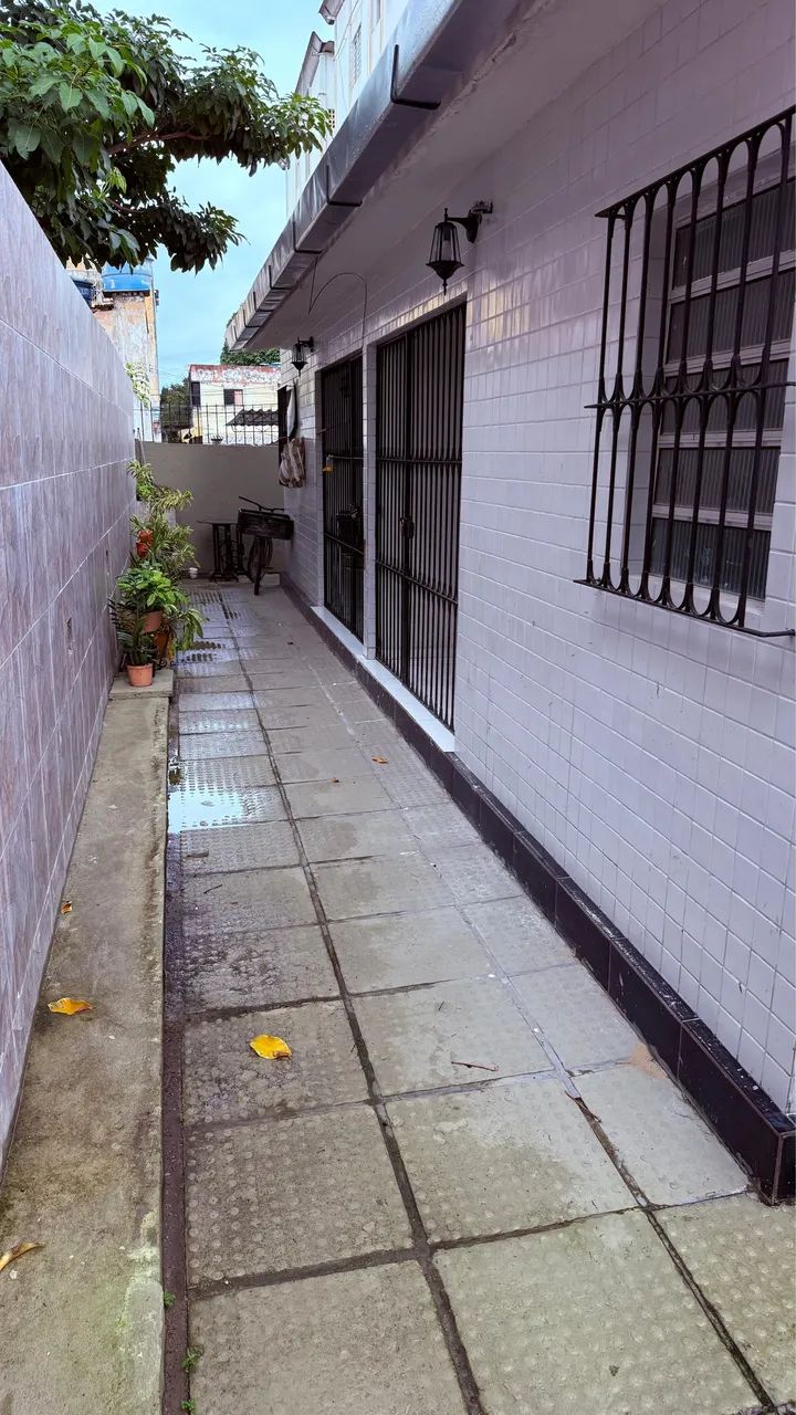 CASA 4 QTOS EM  EXCELENTE LOCALIZAÇÃO E COM RUA CALÇADA  - SEM TAXAS EXTRAS!  - Foto 2