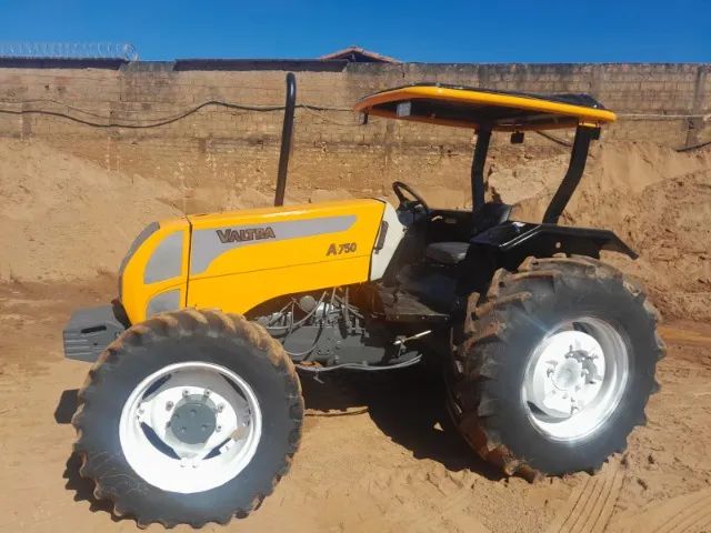 Trator Valtra A750 ano 2010