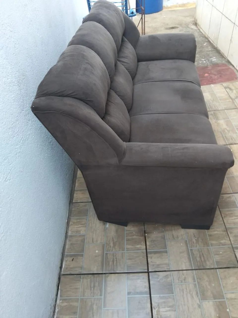 Jogo de sofá 2 e 3 lugares semi-novo sem detalhes. - Foto 3