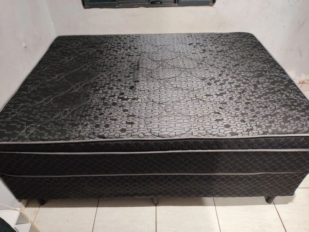 Guarda roupas e cama de casal 