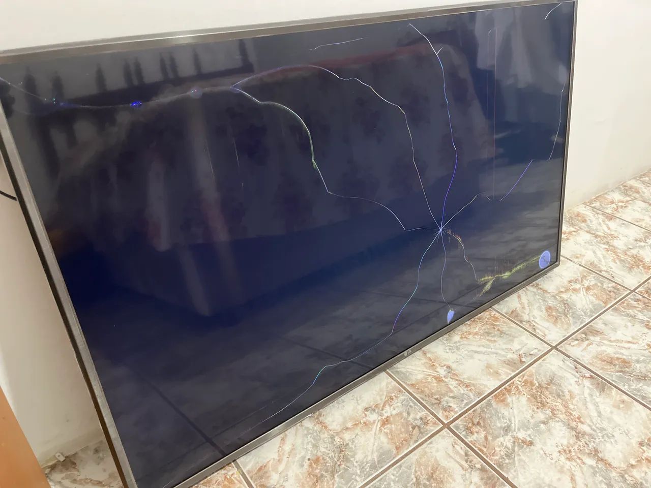 TV LG 50 4k - Tela quebrada  - Foto 2
