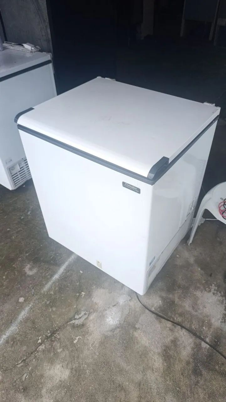 VENDO FREEZER SEMI NOVA COM GARANTIA 