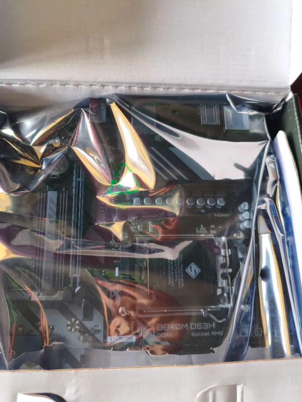 Placa mãe Gigabyte B840M DS3H - Foto 3