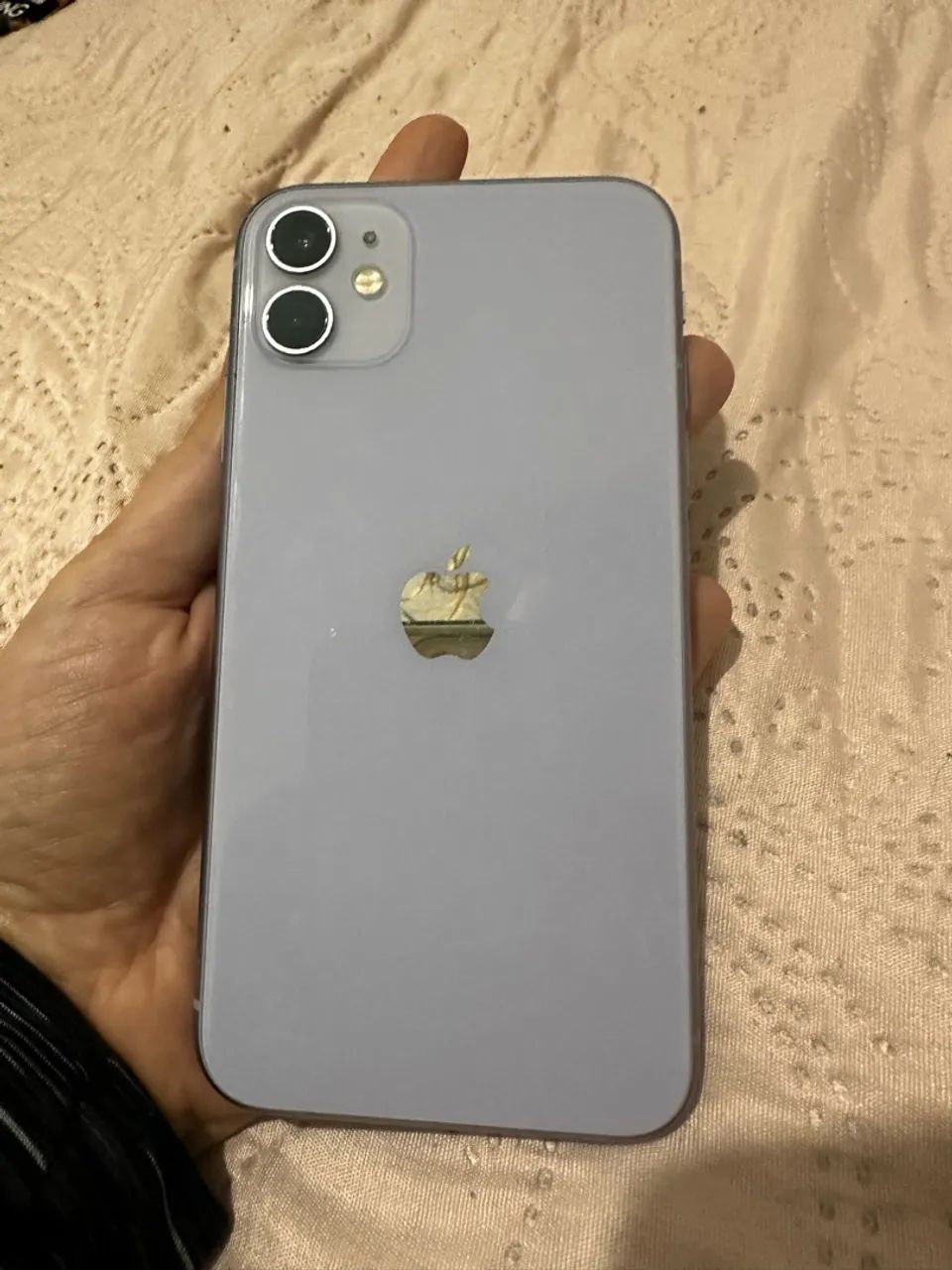iPhone 11 128GB - Conservado, porém com a tela escura  - Foto 2