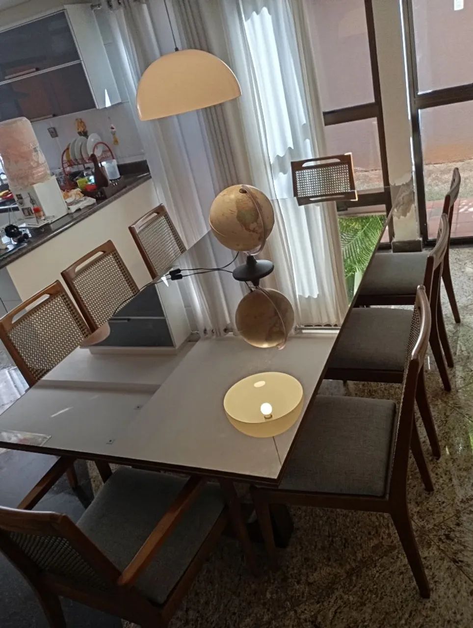 Mesa Grande Espelhada com 8 cadeiras 