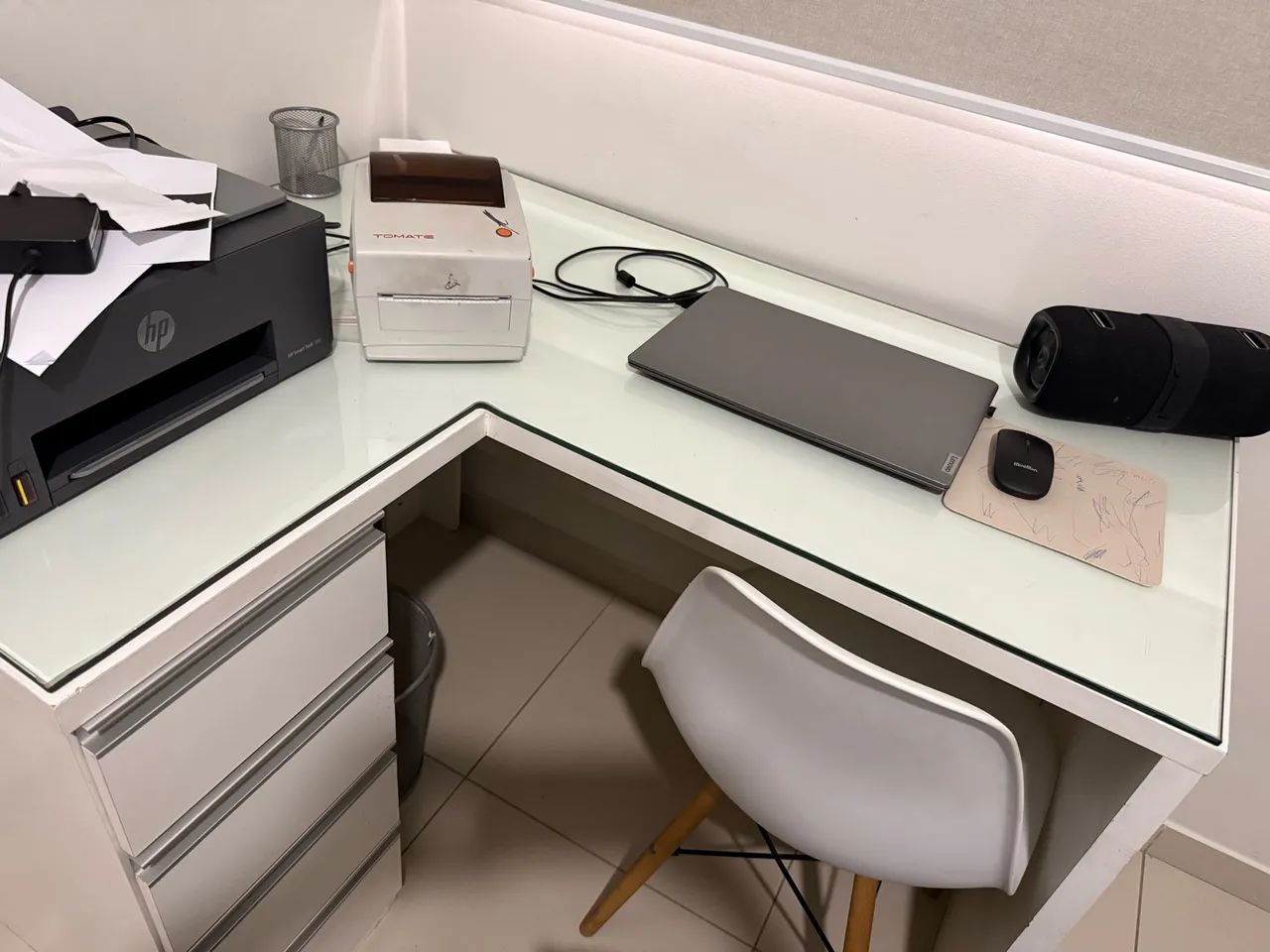 Escrivaninha Mdf com vidro + cadeira - Foto 4