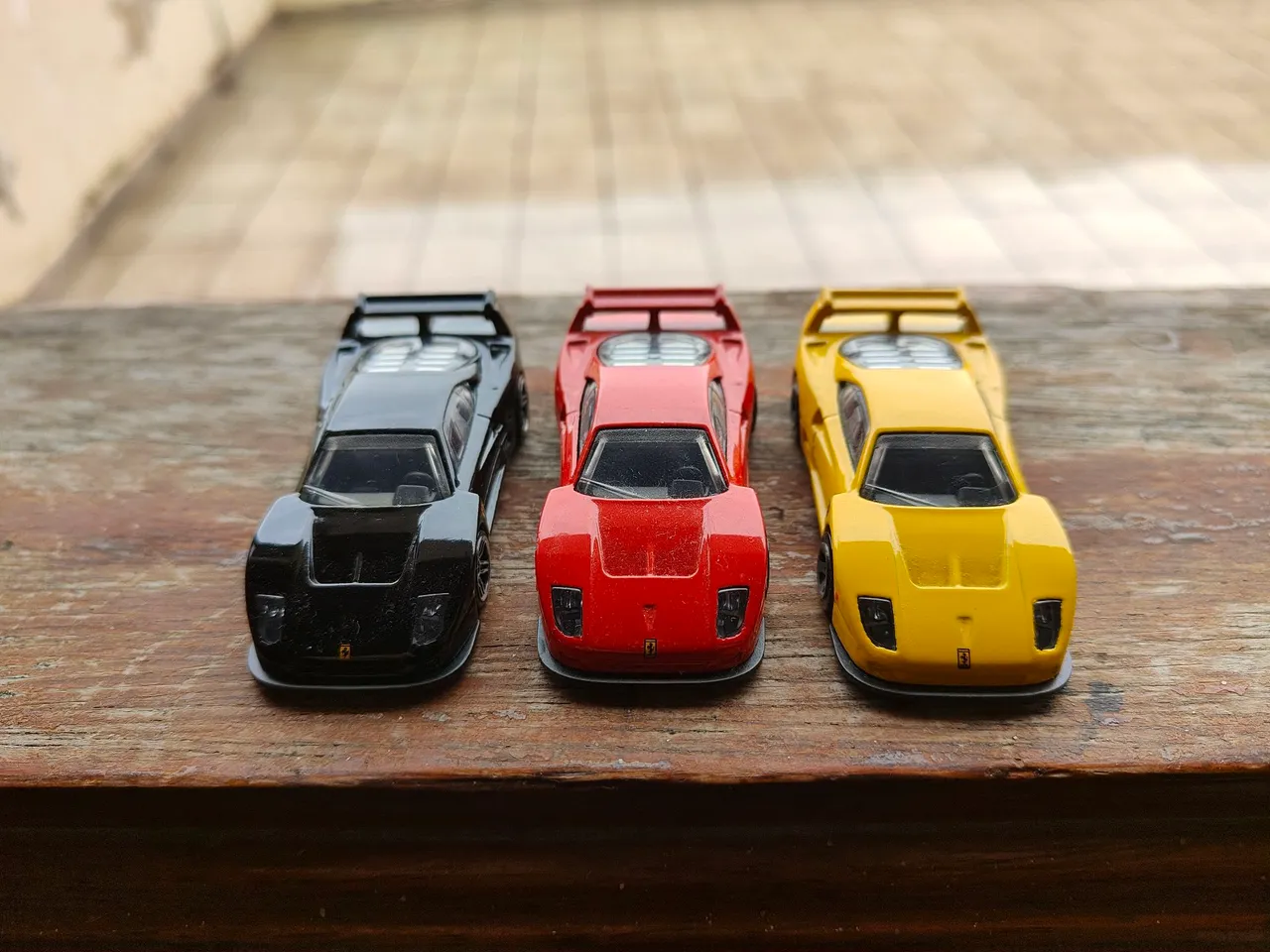 Hot Wheels Set Timeless Icons 2026 - 5 minis - Com Ferrari