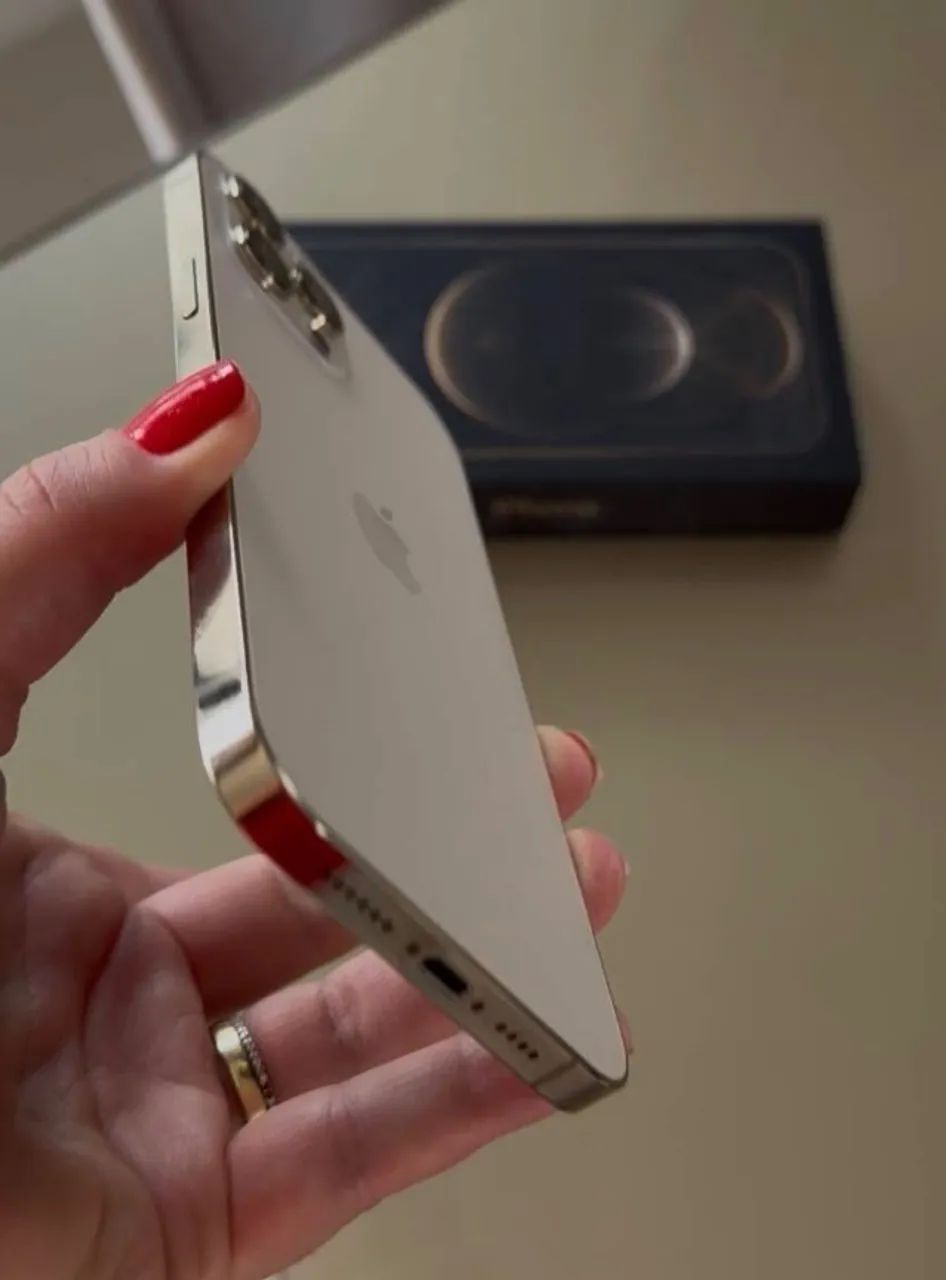 iPhone 12 Pro Max gold top  - Foto 5