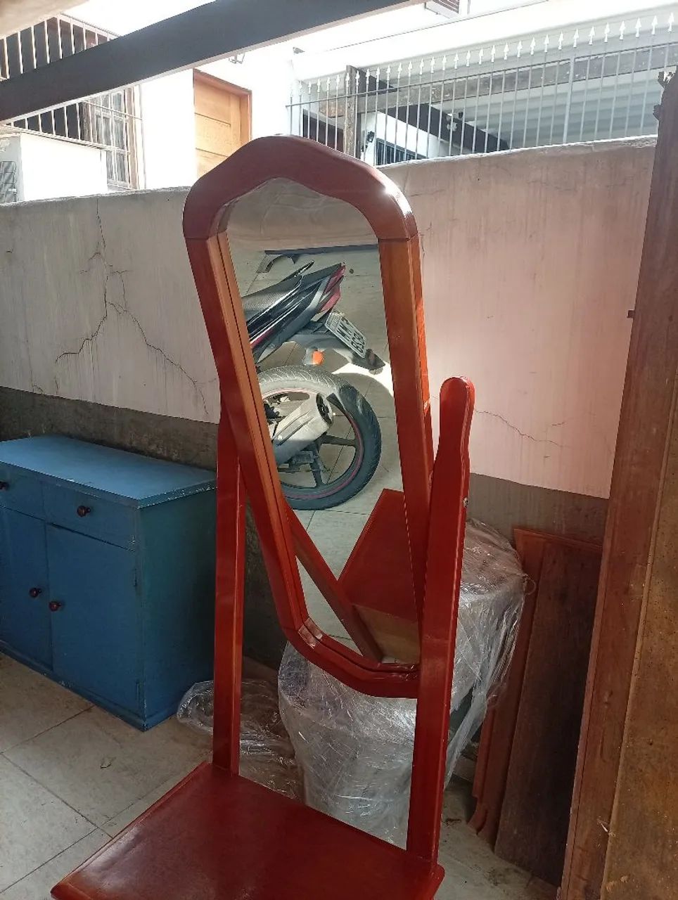 espelho basculante  antigo  com gaveteiro em mogno   - Foto 5