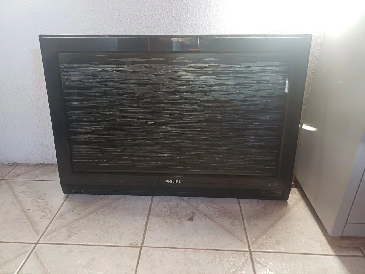 Doação televisão (precisa trocar display)