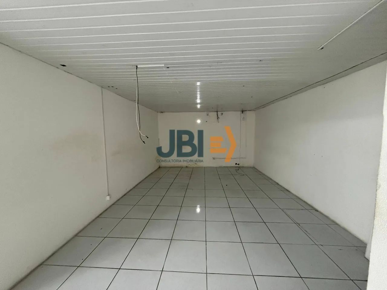 Aluga-se amplo prédio comercial com galpão e salas - Av.Bezerra de Menezes - Foto 5