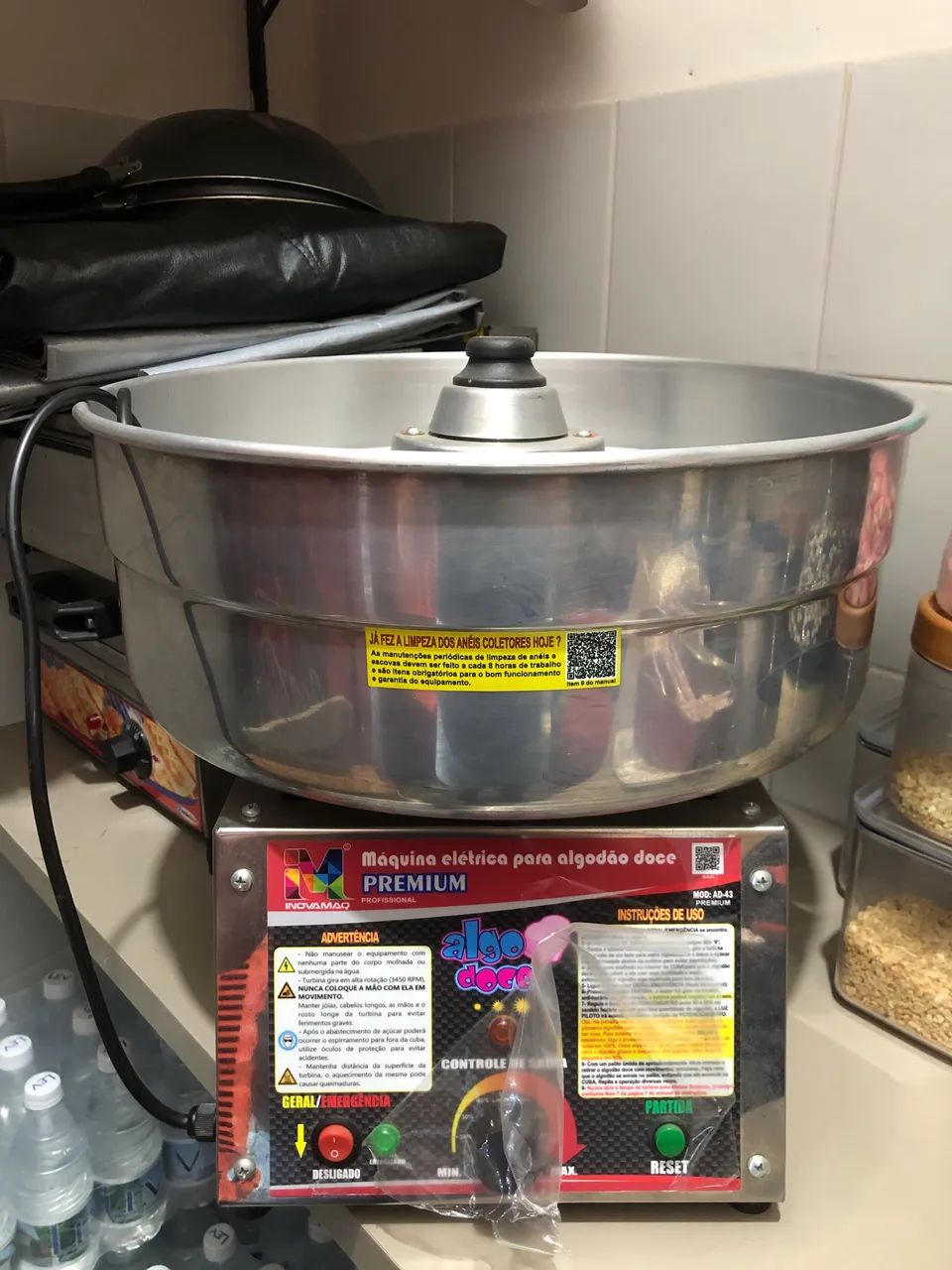 VENDE-SE MÁQUINA DE ALGODÃO DOCE