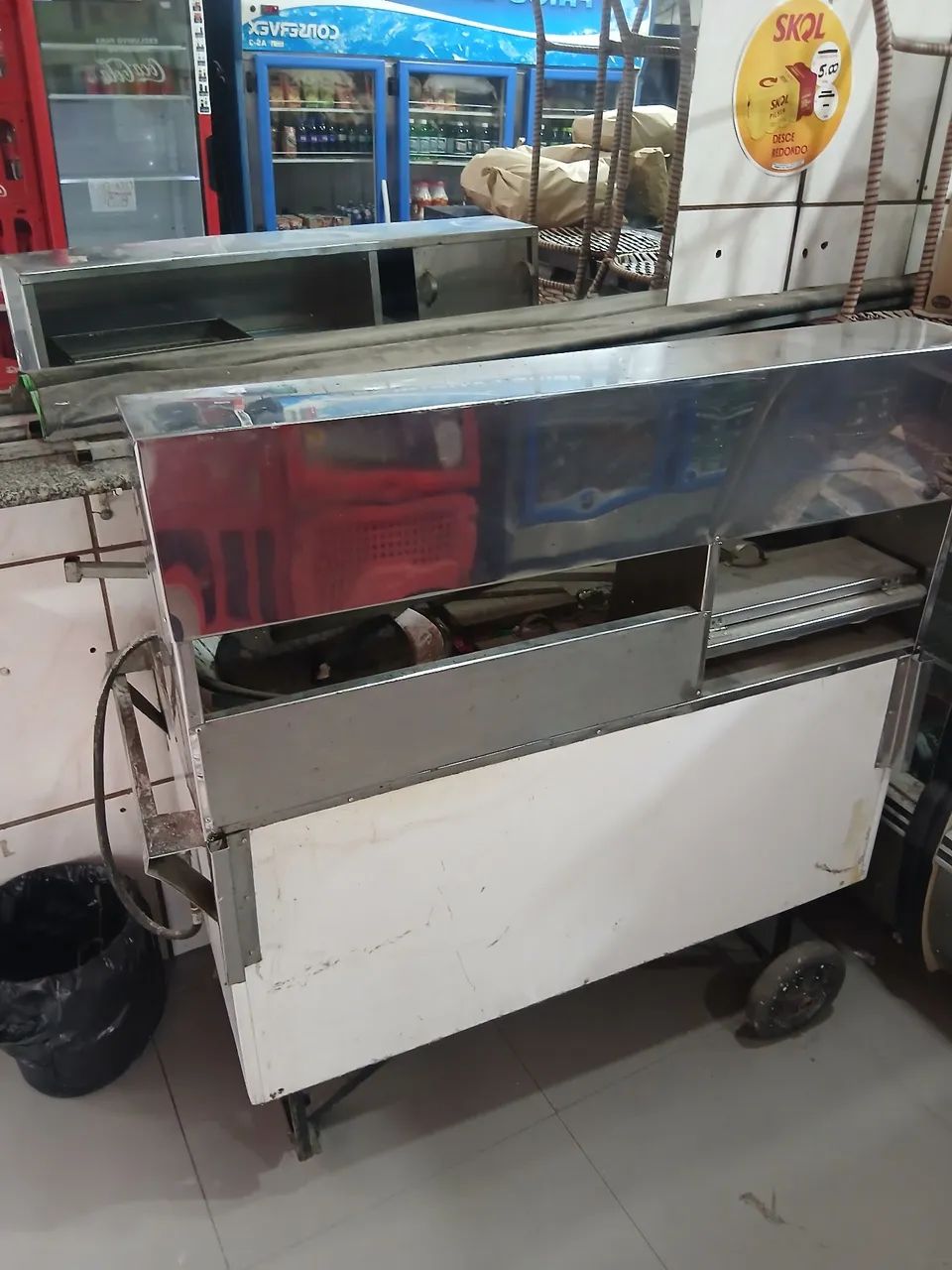 Vendo carrinho de pastel e cachorro quente!!!