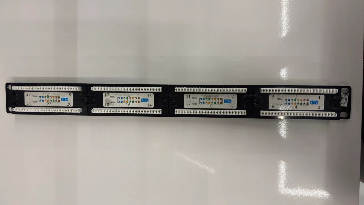 Switch 24 portas  Régua 12 tomadas 10A  Patch 24 portas cat5e - Foto 4