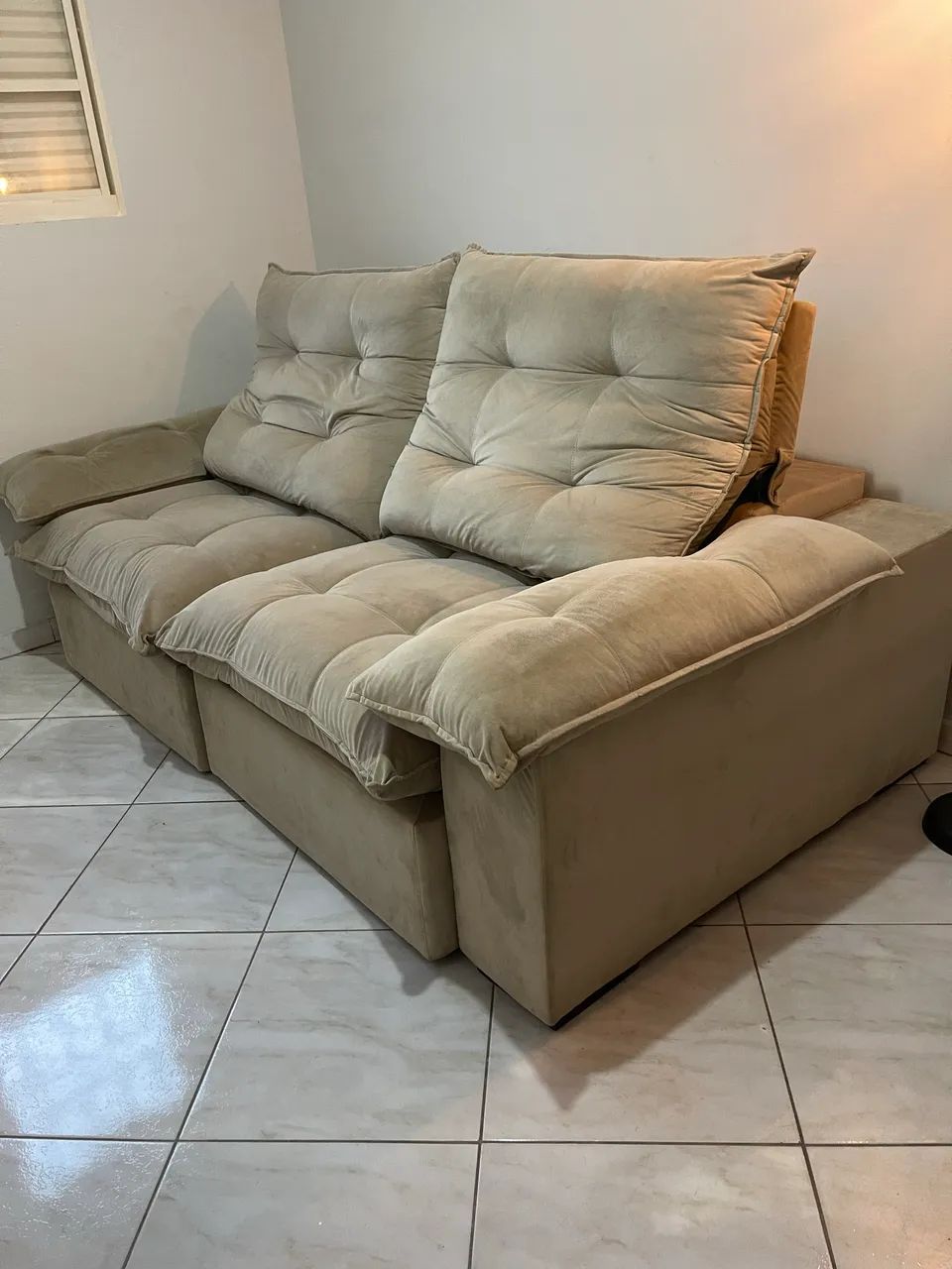 Sofá Retrátil e Reclinável 3 Lugares Bege (2,40m)  - Foto 3