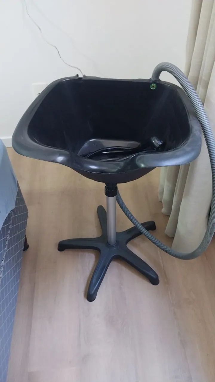 O lavatório de cabelo portátil é um equipamento prático com cuba plástica ou inflável e su - Foto 2