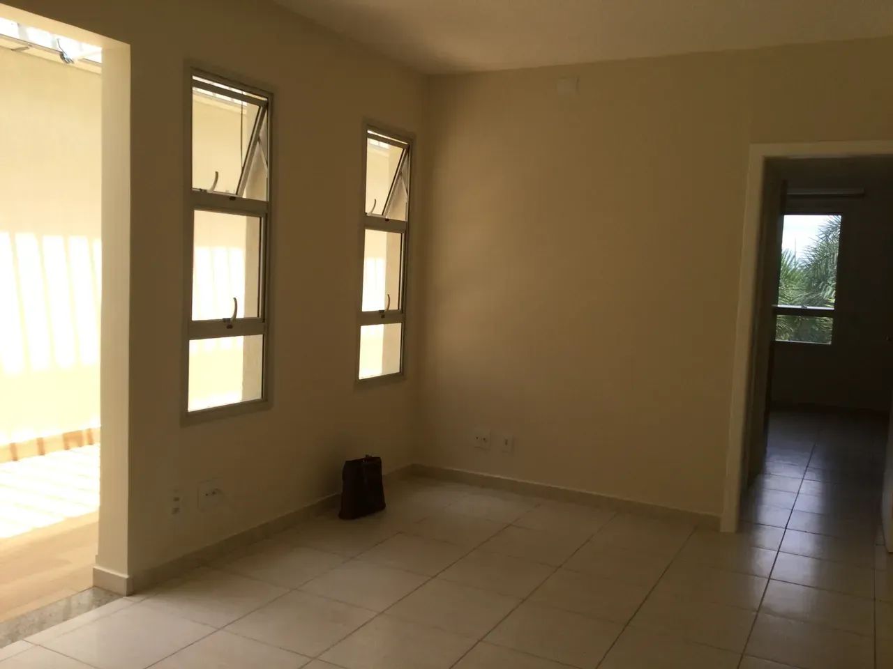 ALUGO APTO NO NOROESTE COM UM QUARTO