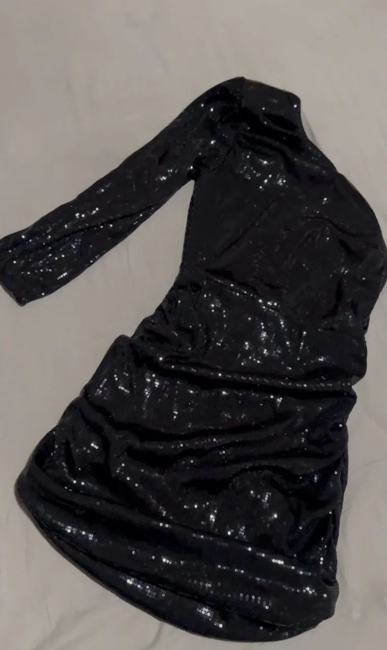 Vestido preto brilho 