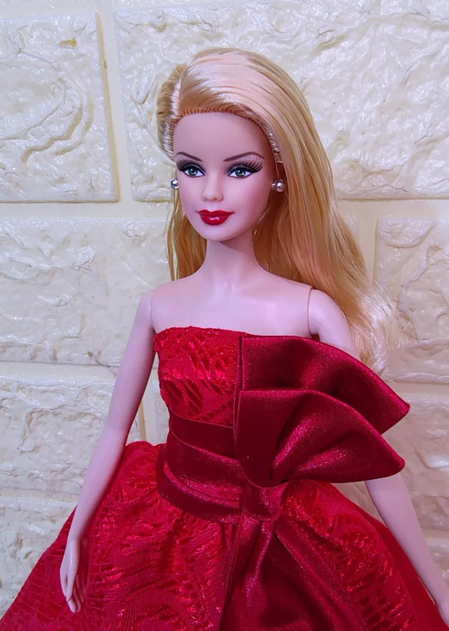 Boneca Barbie Holiday 2012 loira de vermelho - Foto 4