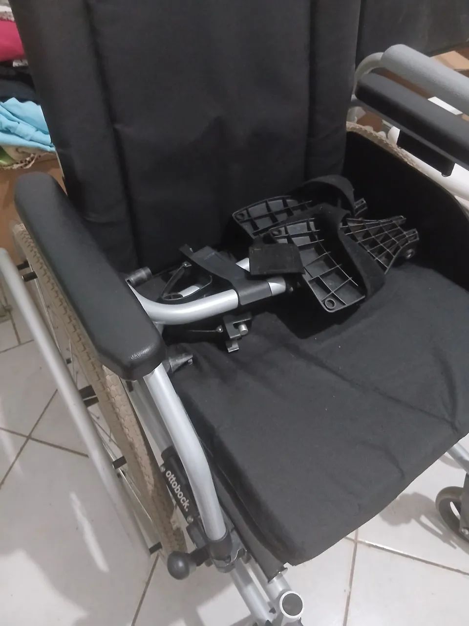 CADEIRA DE RODAS / CADEIRA DE BANHO