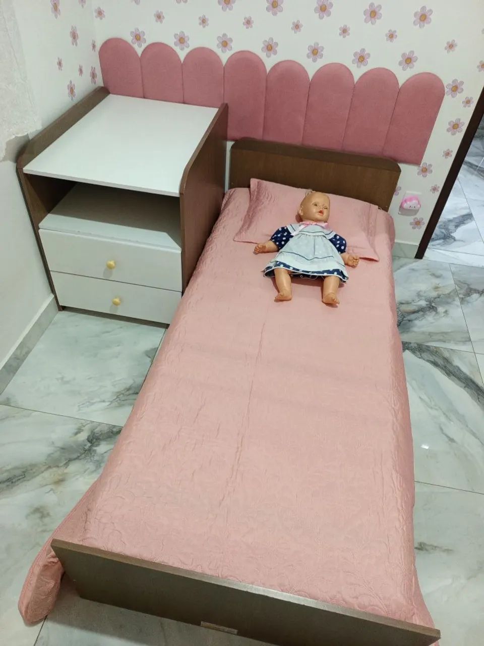 Cama com Colchão e Cômoda Infantil - Foto 2