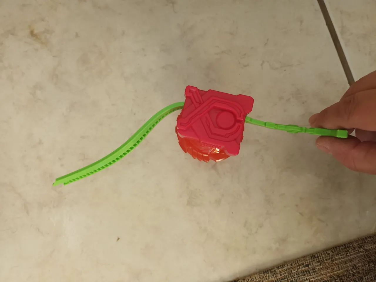 Beyblade plástico original completo - Foto 4