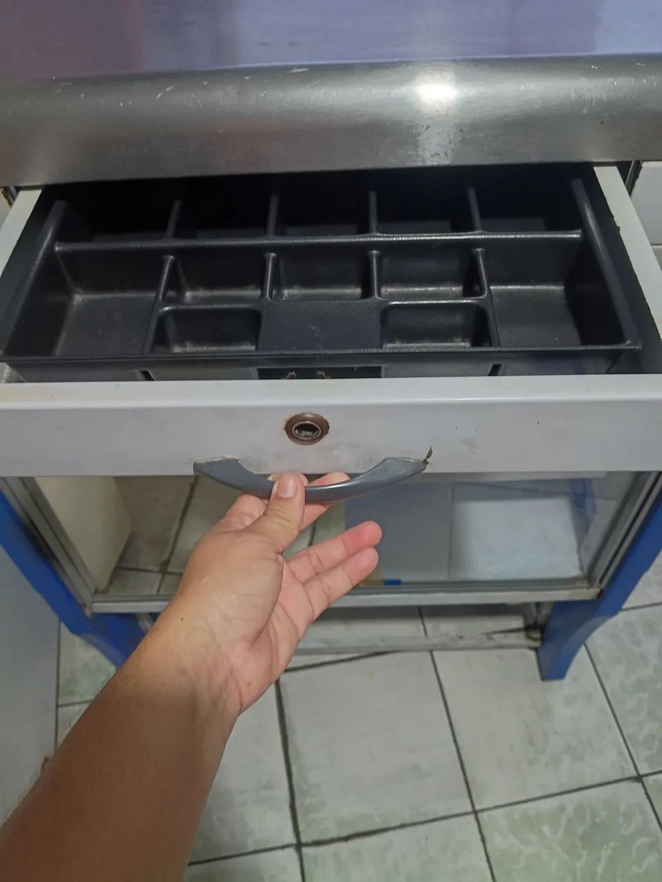 Vitrine com gaveta - Foto 2