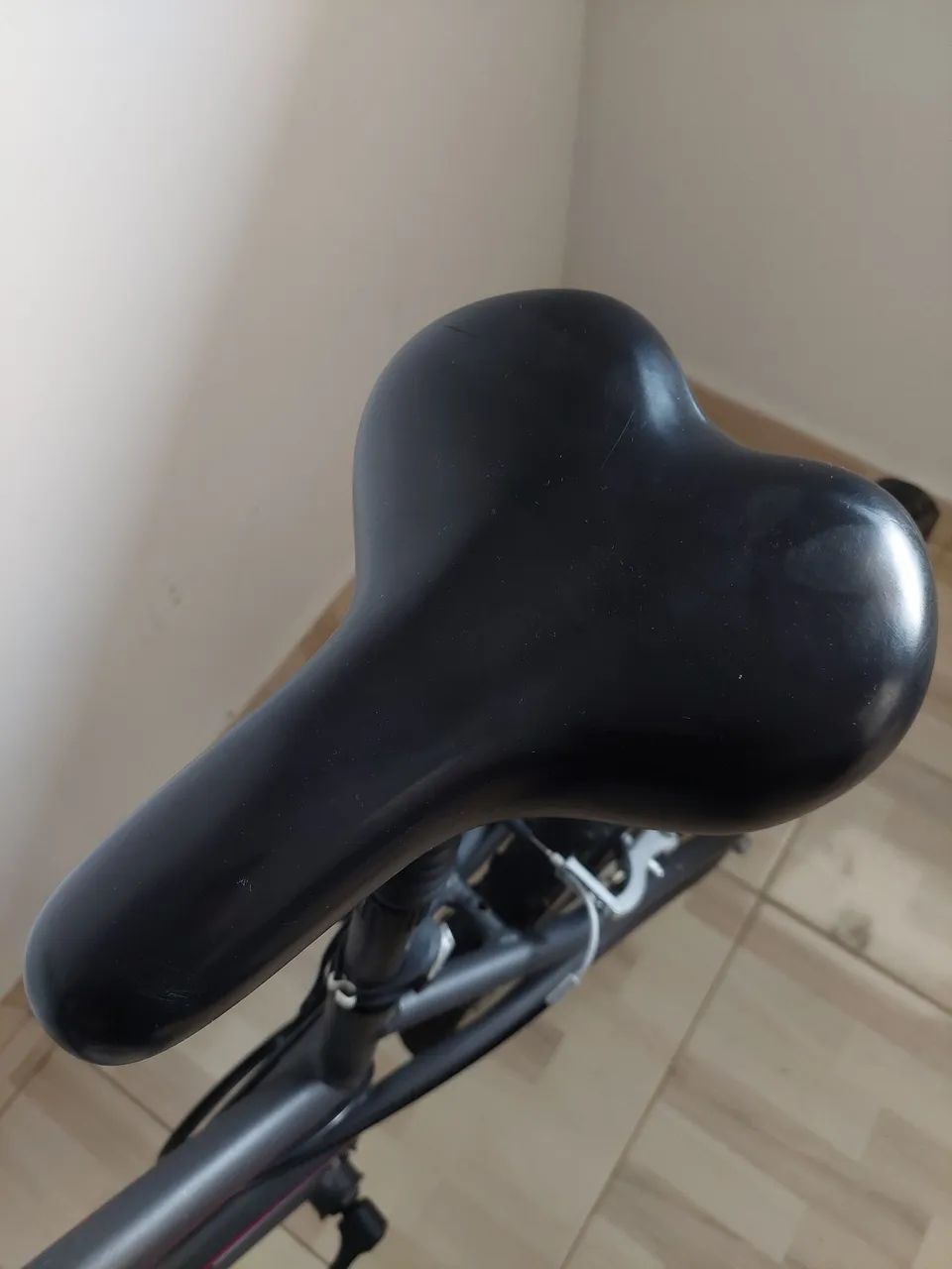 *Bicicleta SEMI-NOVA* Toda em ALUMÍNIO (6x SEM JUROS) - Foto 4