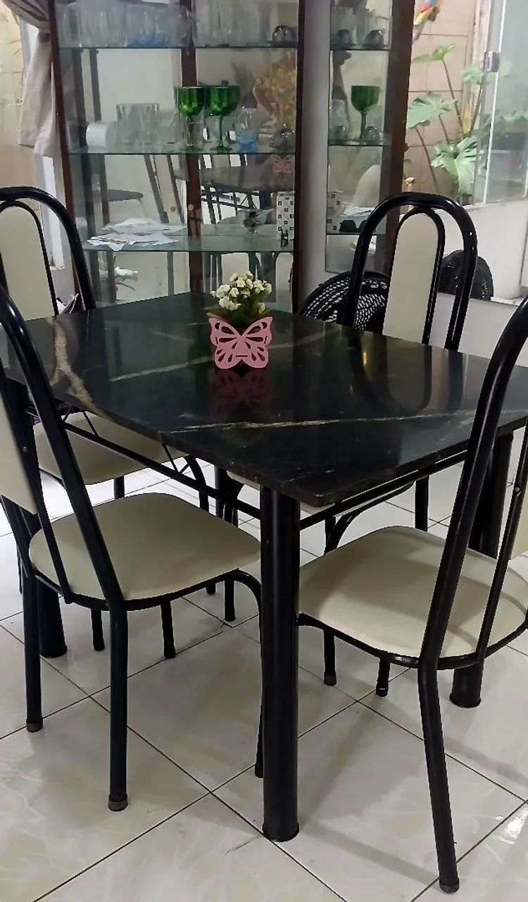 Mesa de Mármore com 4 Cadeiras  - Foto 3