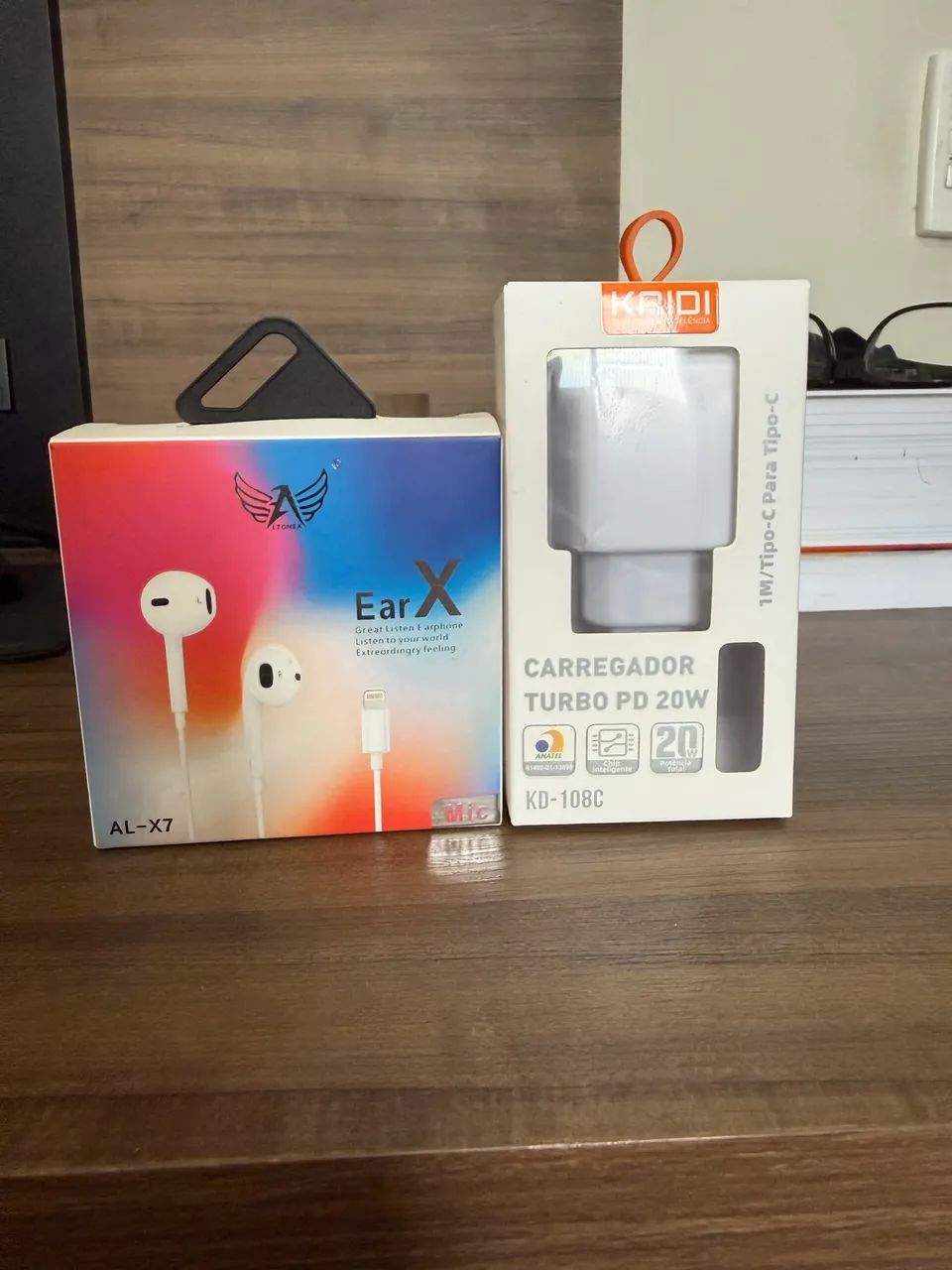 Fone e carregador para iPhone 