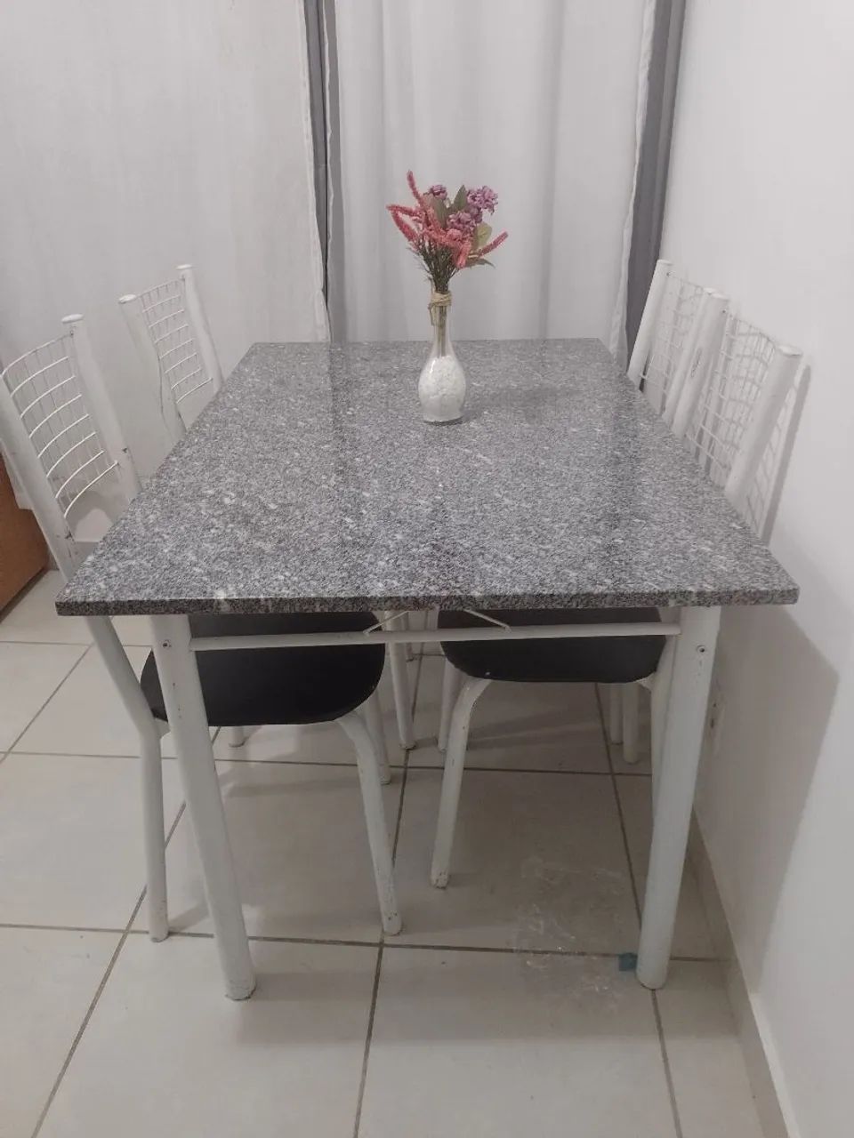 Mesa com cadeiras - Foto 2