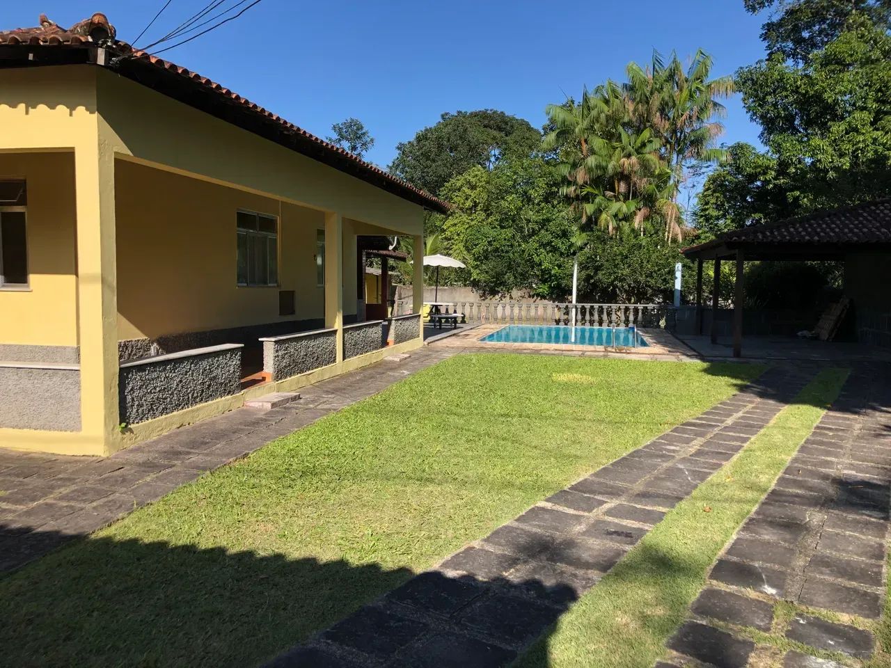 CASA LINEAR COM PISCINA DENTRO DE CONDOMÍNIO FECHADO. - Foto 5