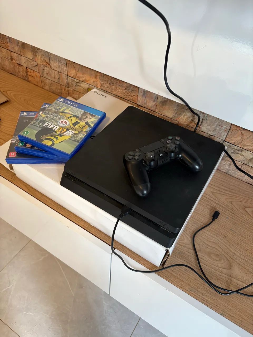 Ps 4 - com 3 jogos  - Foto 2