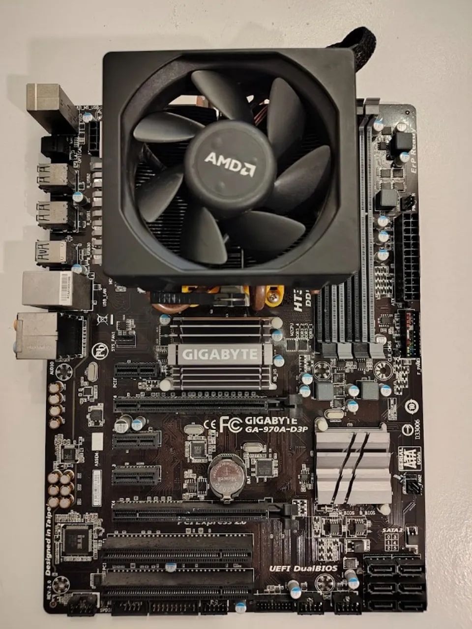 GIGABYTE GA-970A-D3P COM DEFEITO