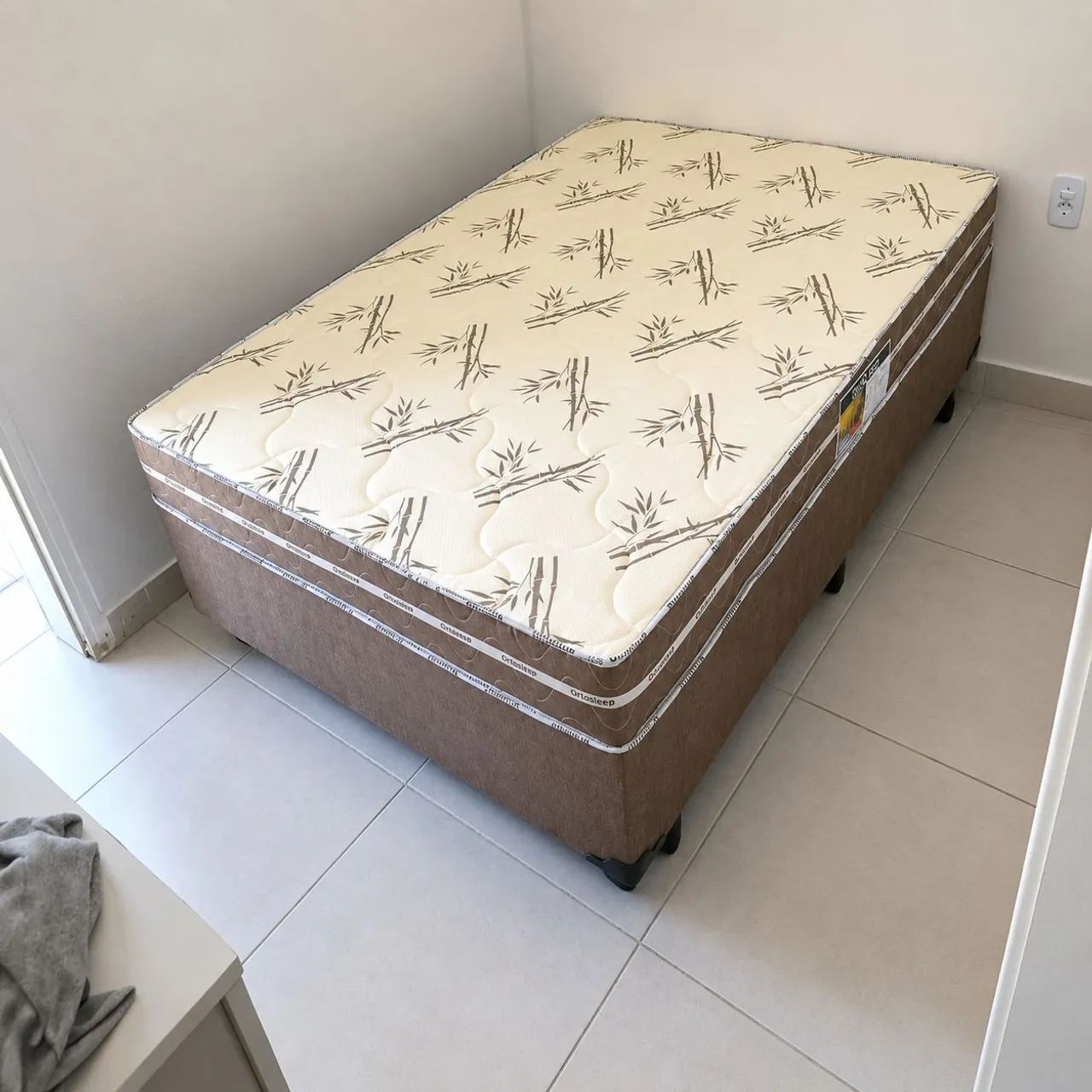 Cama casal Dallas 17cm D33 