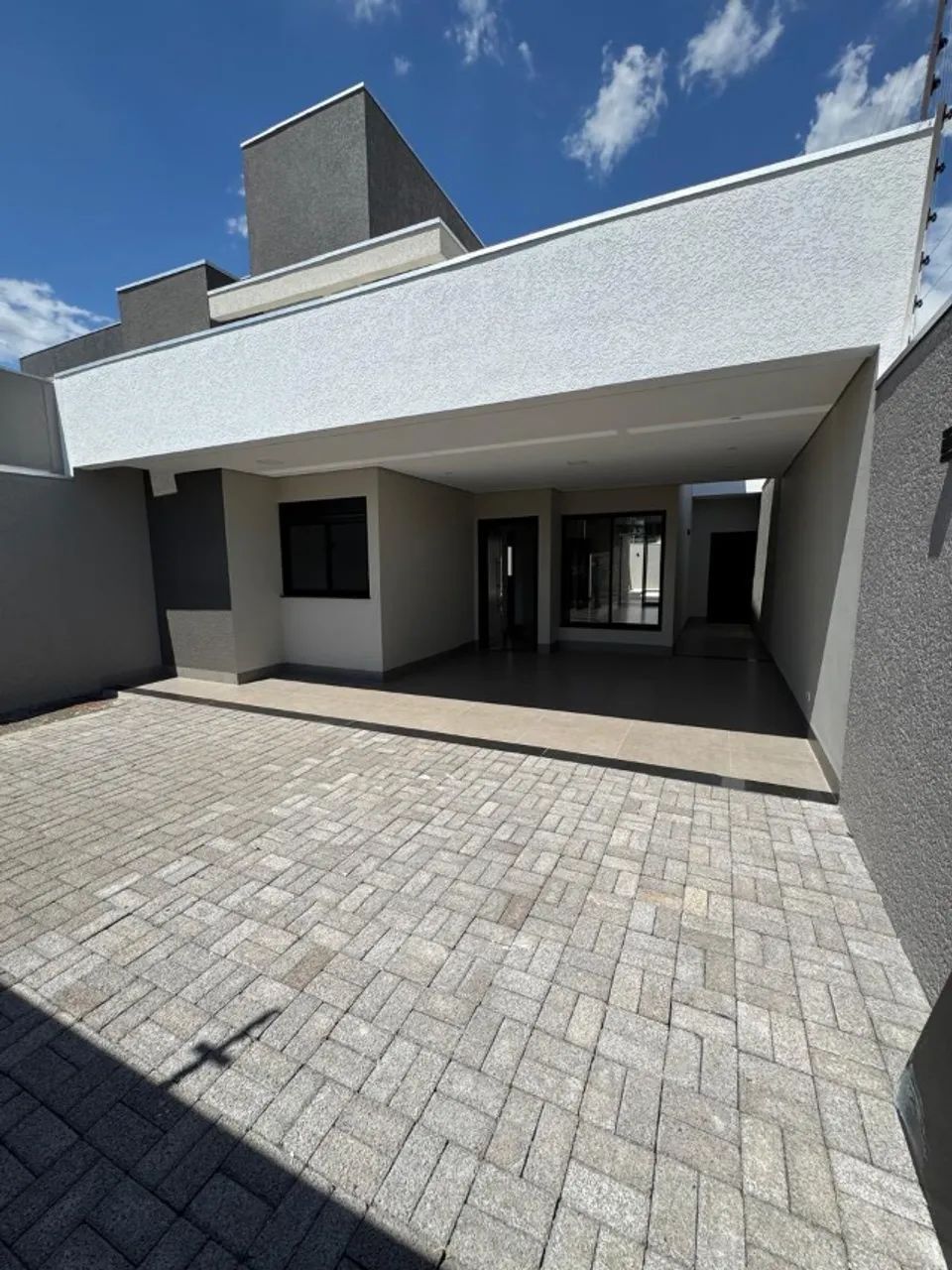 Casa nova a venda em Maringá