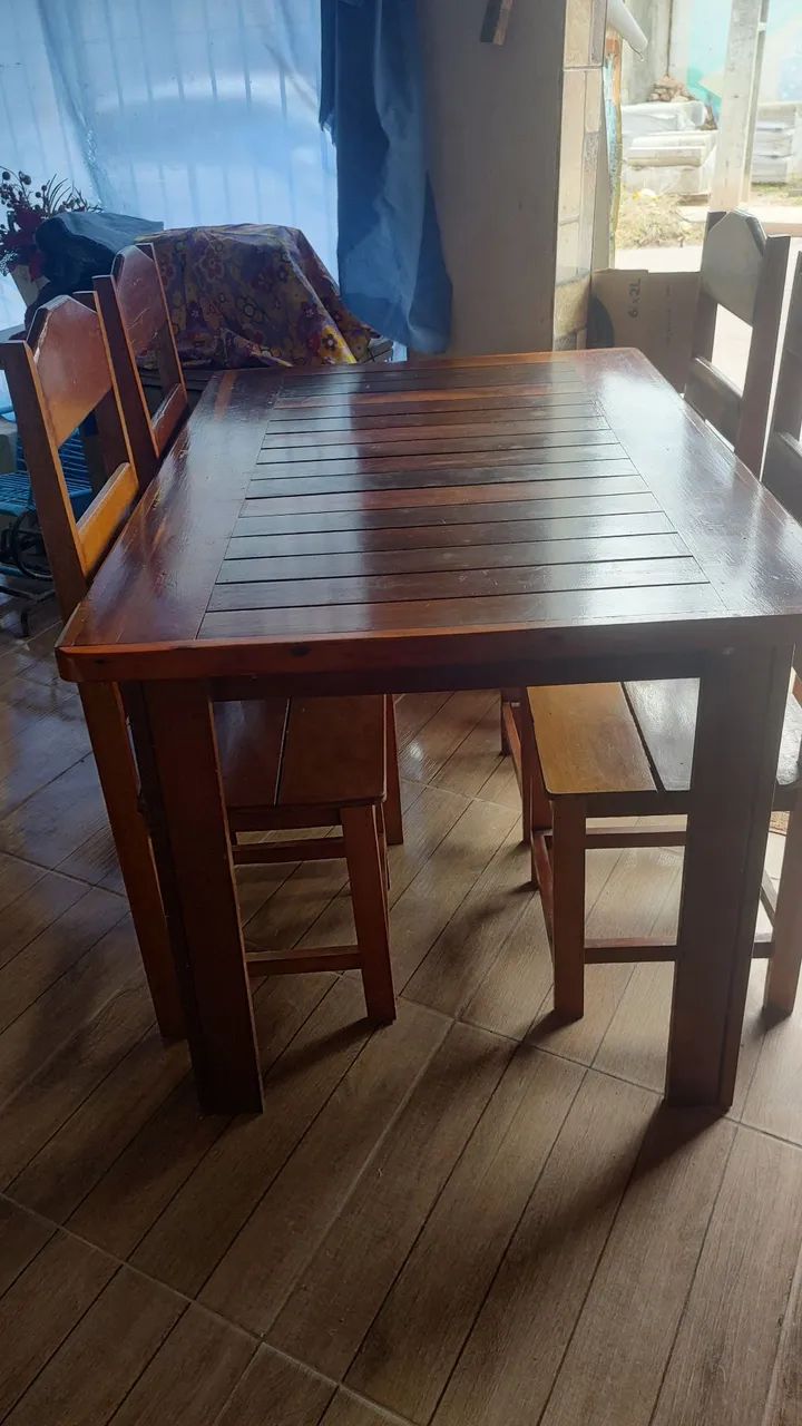 Jogo de mesa com 4 cadeiras de angelin toda em parafuso, ,valor 500 reais - Foto 3