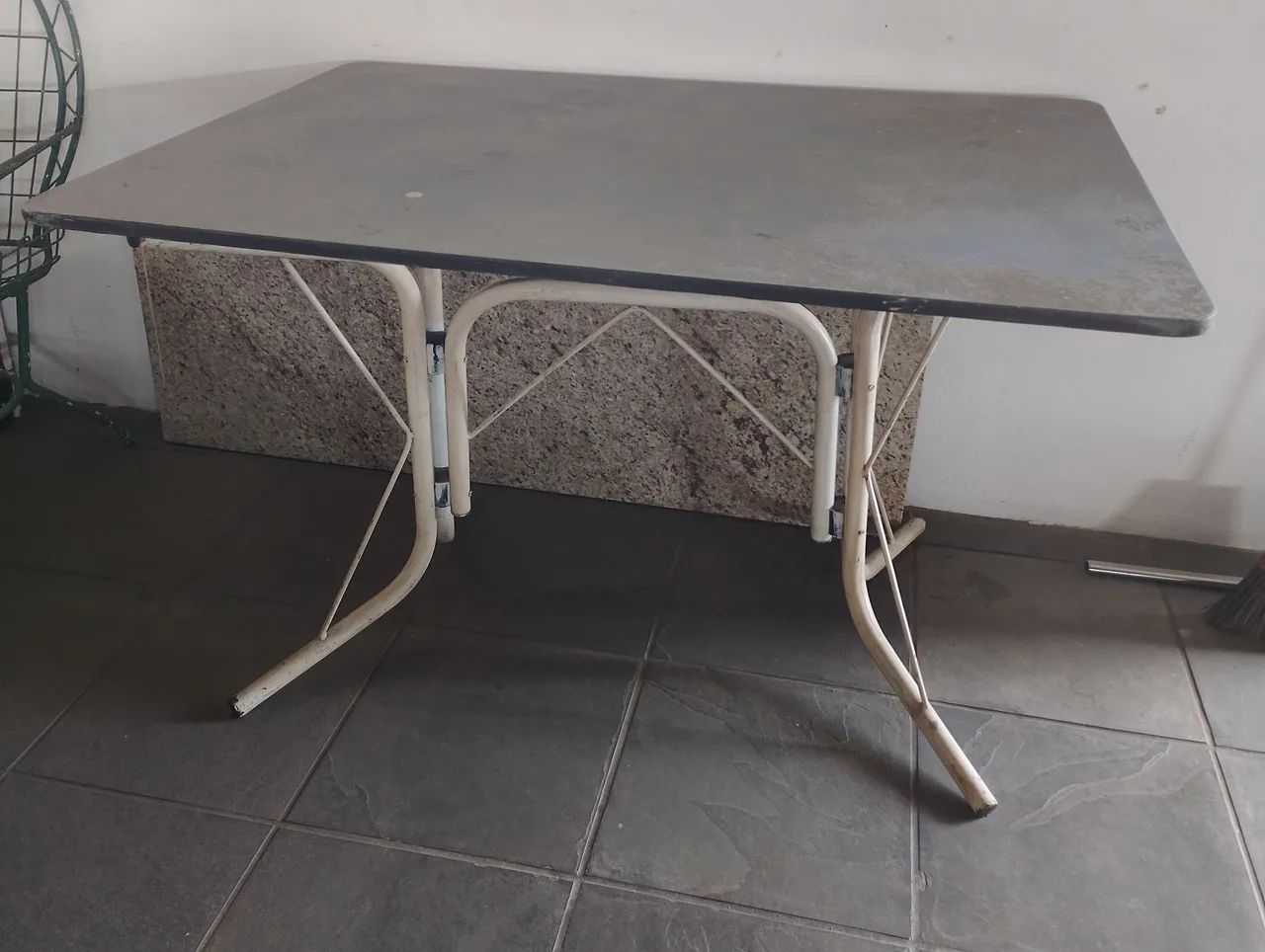 Mesa com 3 cadeiras 
