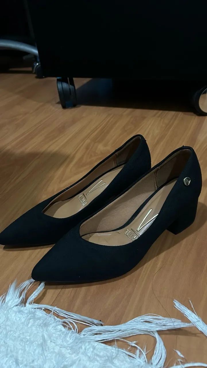 scarpin com salto bloco baixo
