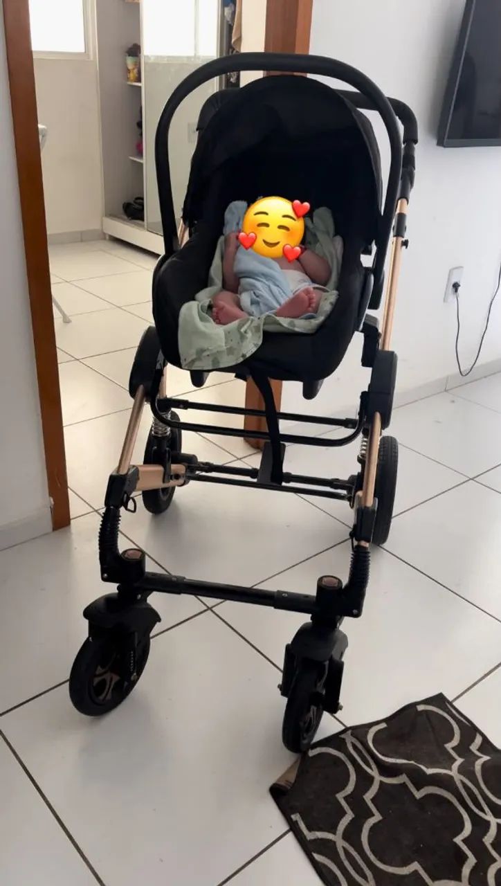 Vendo carrinho de bebê Moisés com bebê conforto - Foto 2