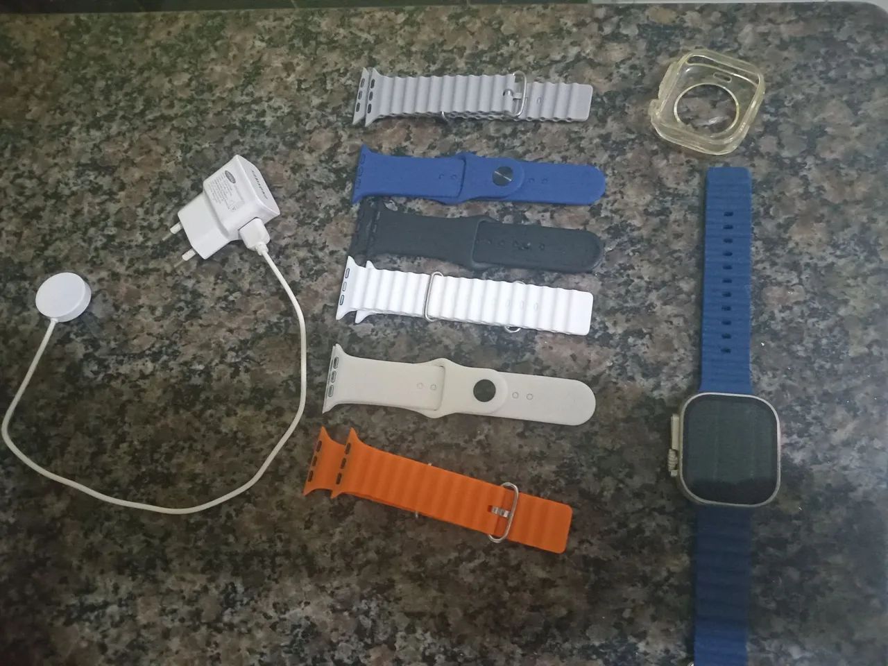 Relogio digital com pulseiras capa de silicone e carregador sem marcas de uso  - Foto 5
